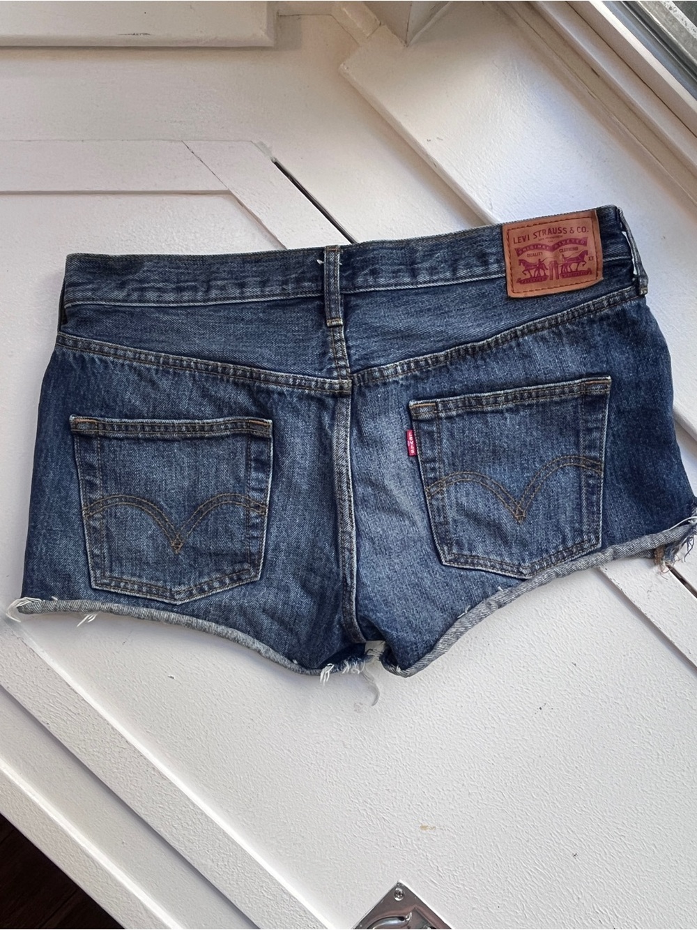 🛍️ Levi's • High Rise Denim Cutoff Jean Shorts • Size 28